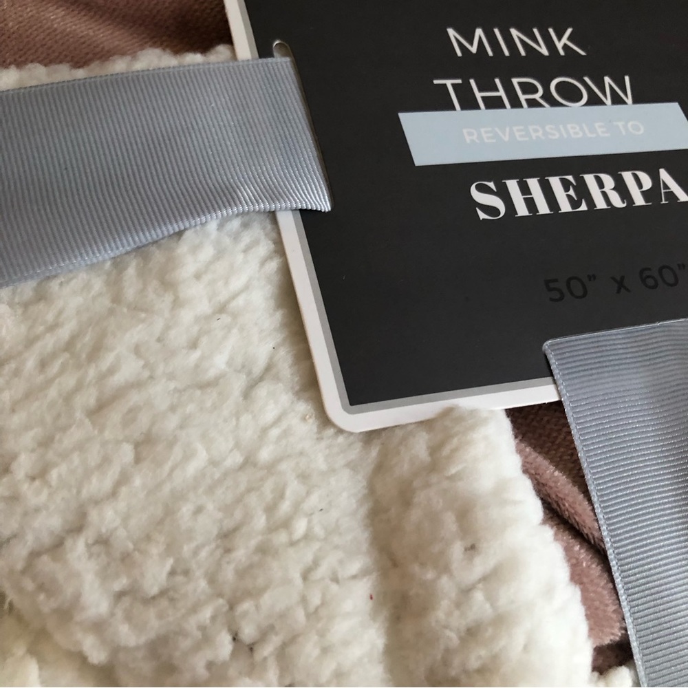 Levi Collection Mink Throw Reversible to Sherpa 50” x 60” - Dusky Pink - Picture 4 of 9
